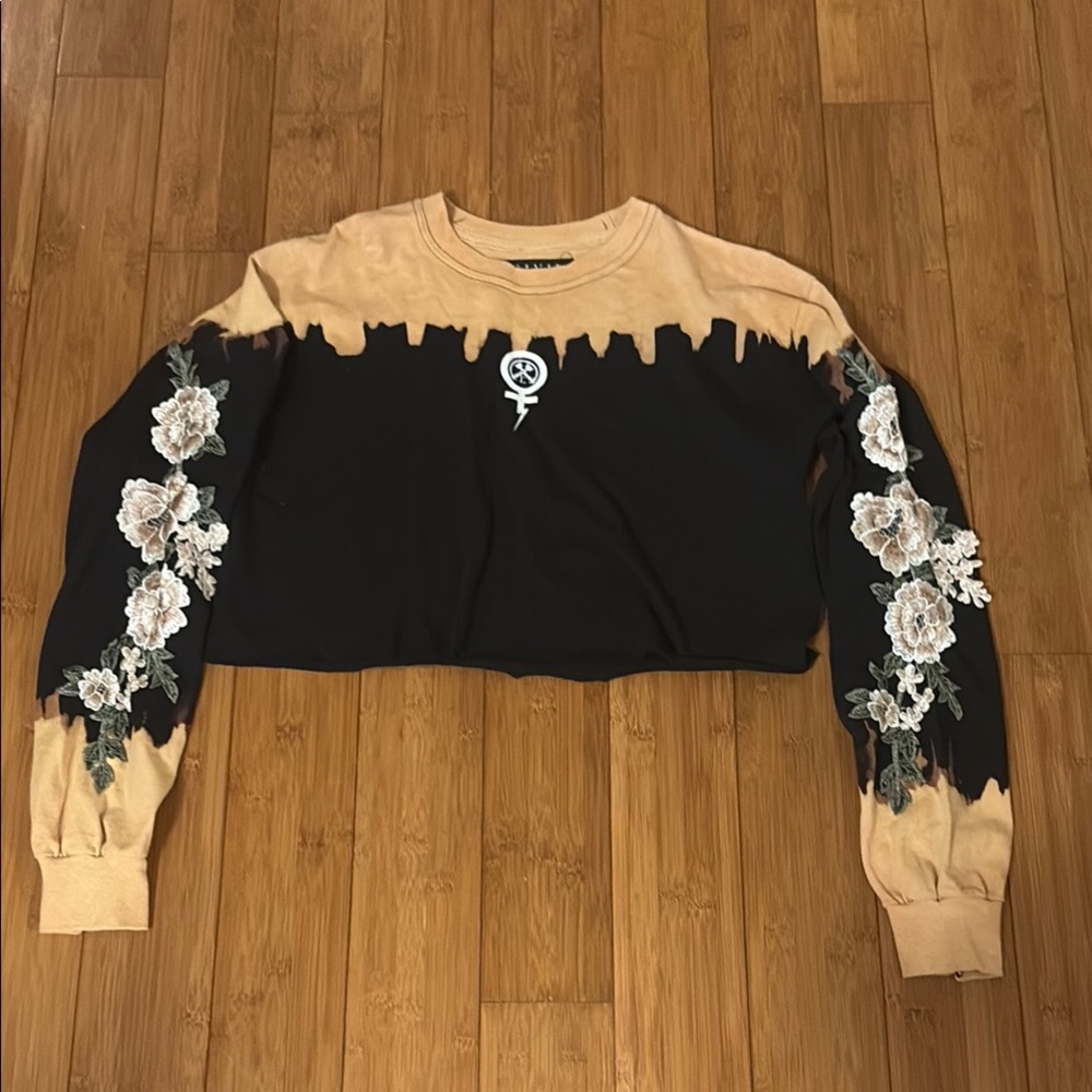 Black and White Graphic Crop Hoodie